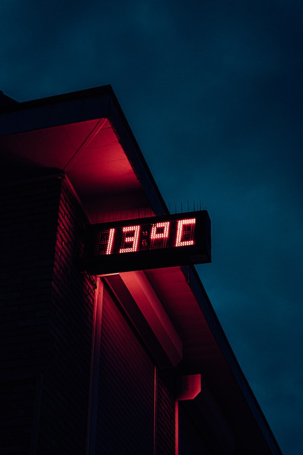 Digitalanzeige, Temperatur, Rote LED, Dämmerung, Gebäude, HD, Handy-Hintergrund