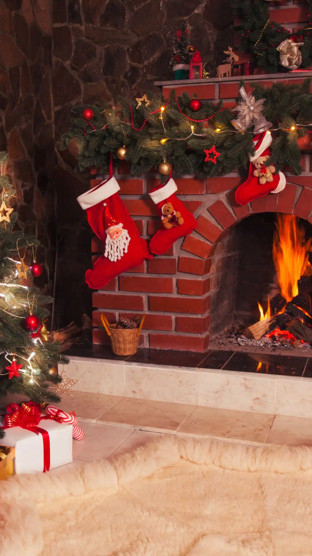 Kamin, Nikolausstiefel, Feuer, Geschenke, Gemütlich, Full HD, Hintergrundbild fürs Handy