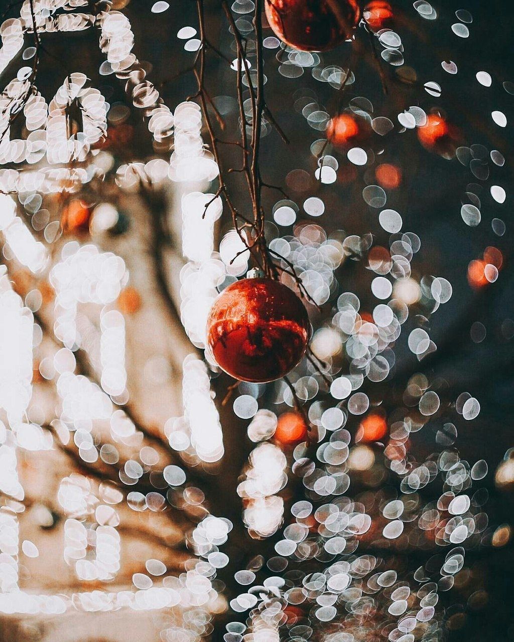 Christbaumkugel, Rote Kugel, Bokeh, Lichter, Dunkel, HD, Hintergrundbild fürs Tablet