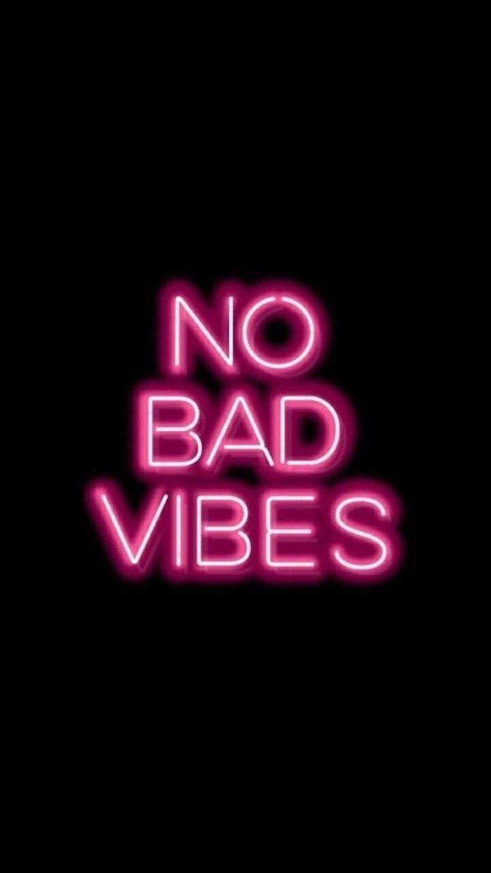 No Bad Vibes, Neonschrift, Pink, Schwarzer Hintergrund, Typografie, Sperrbildschirm fürs iPhone