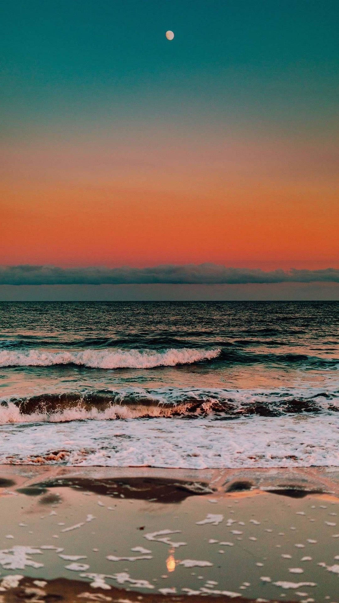 Meer, Sonnenuntergang, Orange Horizont, Mond, Wellen, Full HD, Handy-Hintergrund im Hochformat