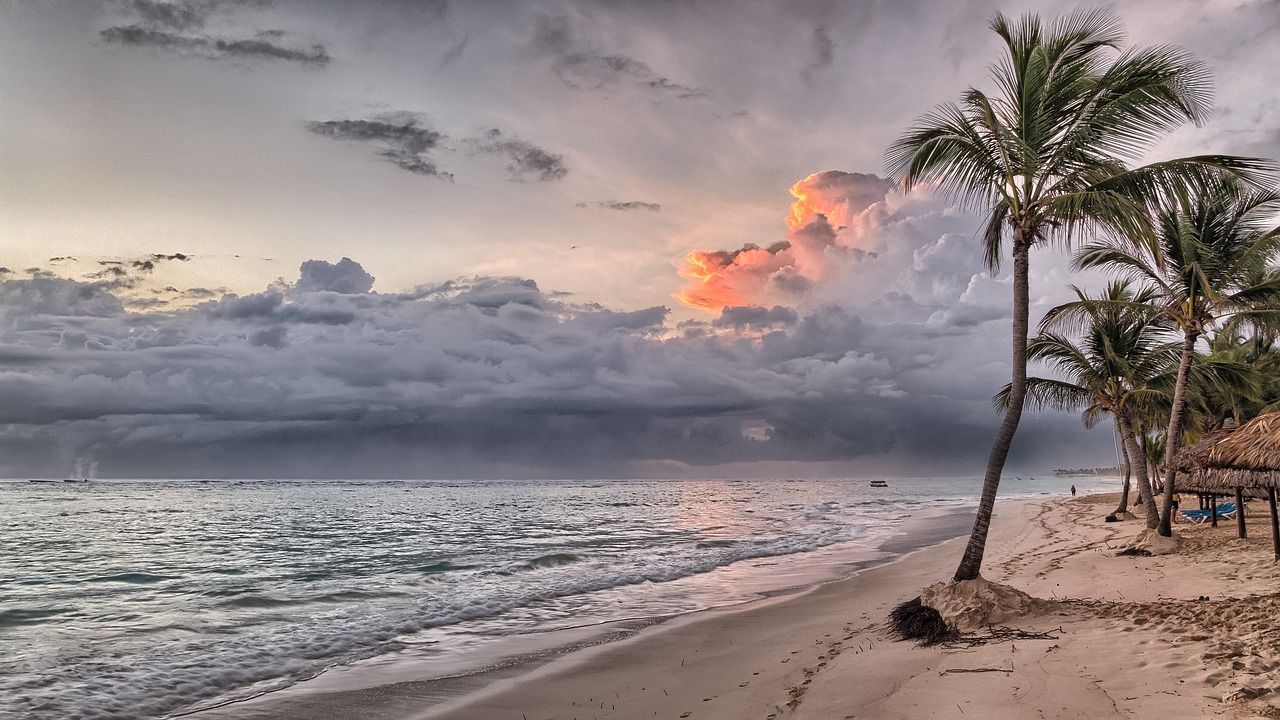 Palmen, Tropenstrand, Gewitterwolken, Sonnenuntergang, 16:9, HD-Hintergrundbild für den Desktop