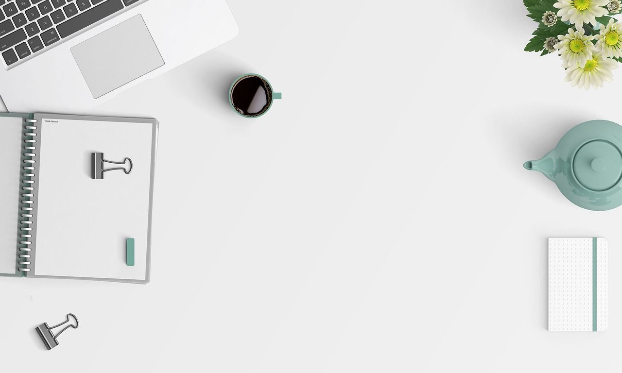 Schreibtisch, Notizbuch, Teekanne, Flatlay, Weiß, Minimalistisch, HD, Laptop-Hintergrundbild