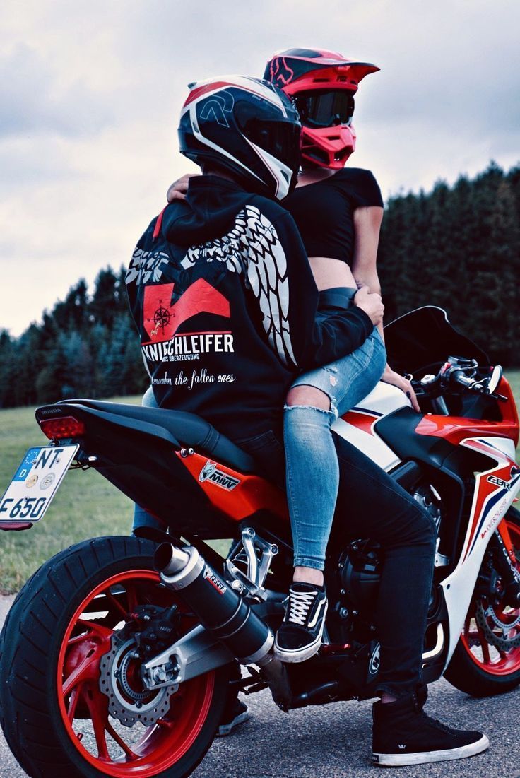 Paar, Helme, Sportmotorrad, Rot, Sozius, HD, Hintergrundbild fürs Tablet