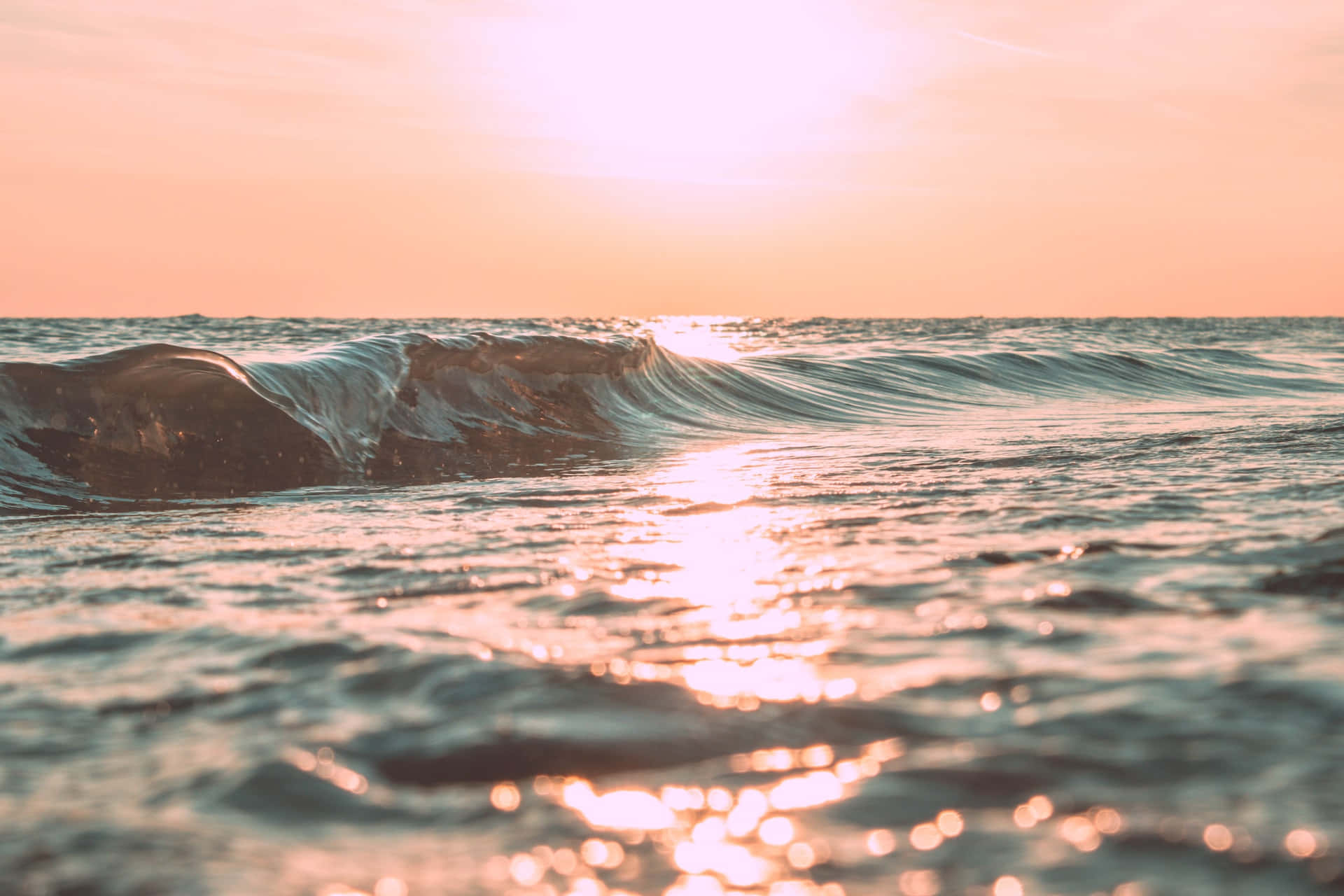 Meereswelle, Sonnenuntergang, Meer, Glitzerndes Wasser, Pastellhimmel, Full HD, Laptop-Hintergrundbild