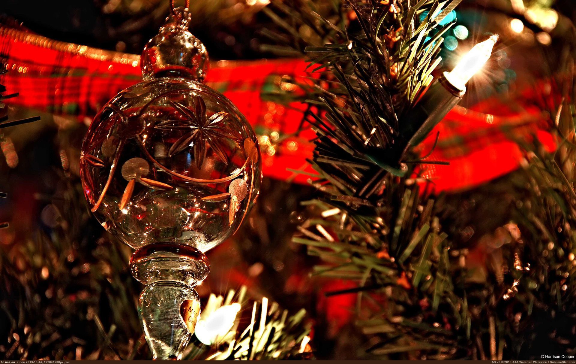 Glasanhänger, Christbaumschmuck, Rote Schleife, Lichterkette, Nahaufnahme, Full HD, Laptop-Hintergrundbild