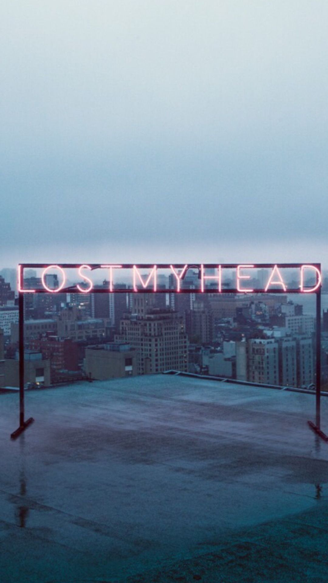 Lost My Head, Leuchtschrift, Nebel, Dachterrasse, iPhone Air, Sperrbildschirm