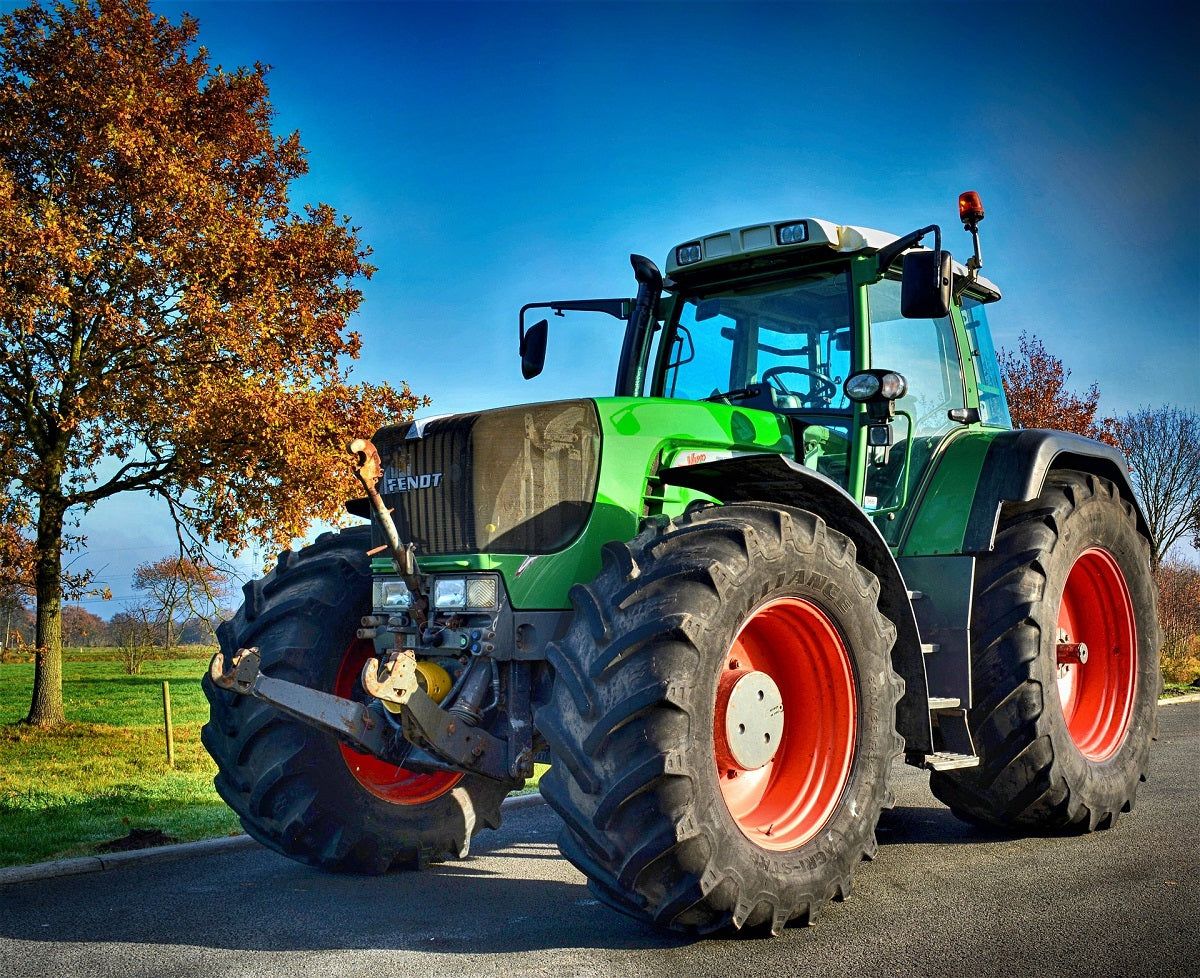 Fendt, Traktor, Herbst, Baum, Rote Felgen, Hintergrundbild