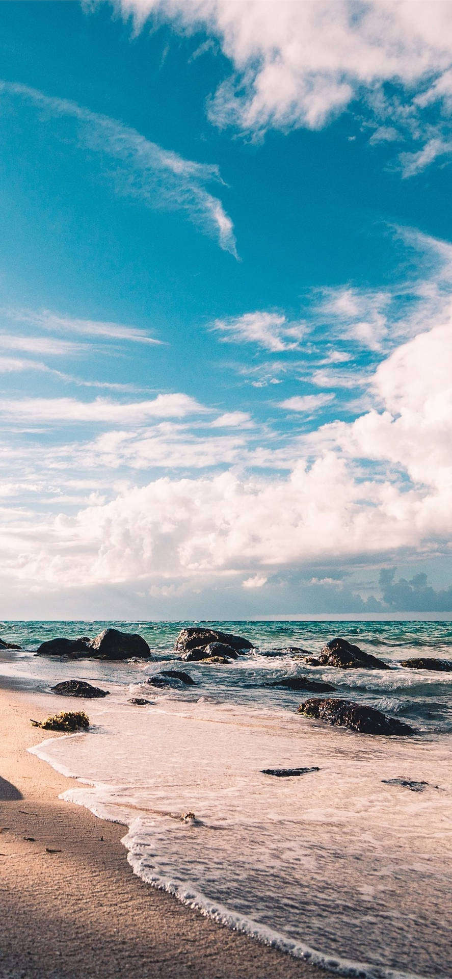 Strand, Wolken, Felsen, Meer, Blauer Himmel, iPhone Air, Hintergrundbild