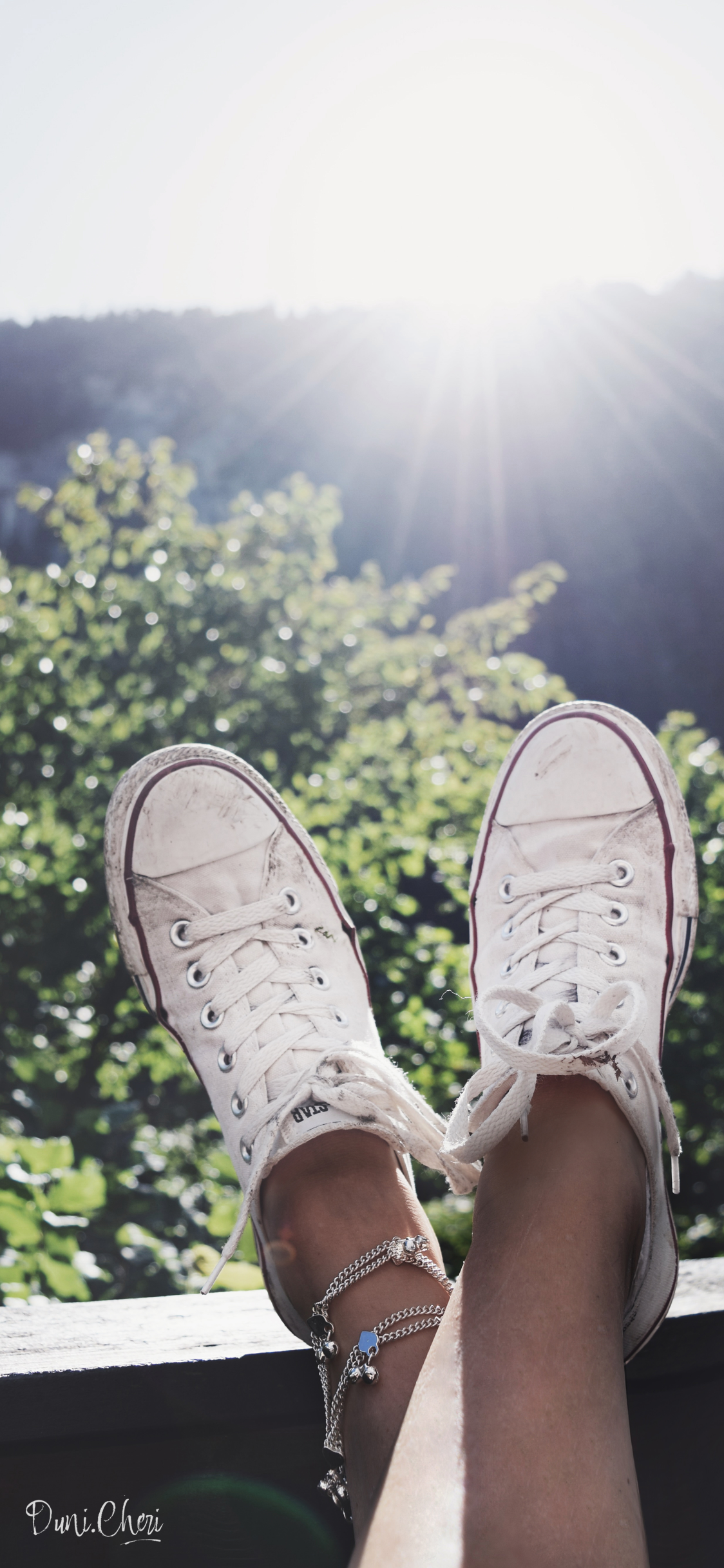 Turnschuhe, Füße, Gegenlicht, Bäume, Sonnenstrahlen, Full HD, Sperrbildschirm fürs iPhone