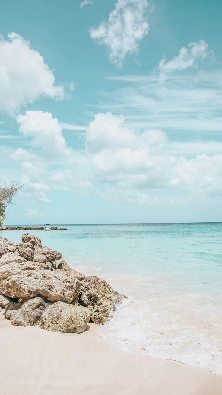 Weißer Sandstrand, Felsen, Türkises Wasser, Wolken, Hochformat, HD, Handy-Hintergrund
