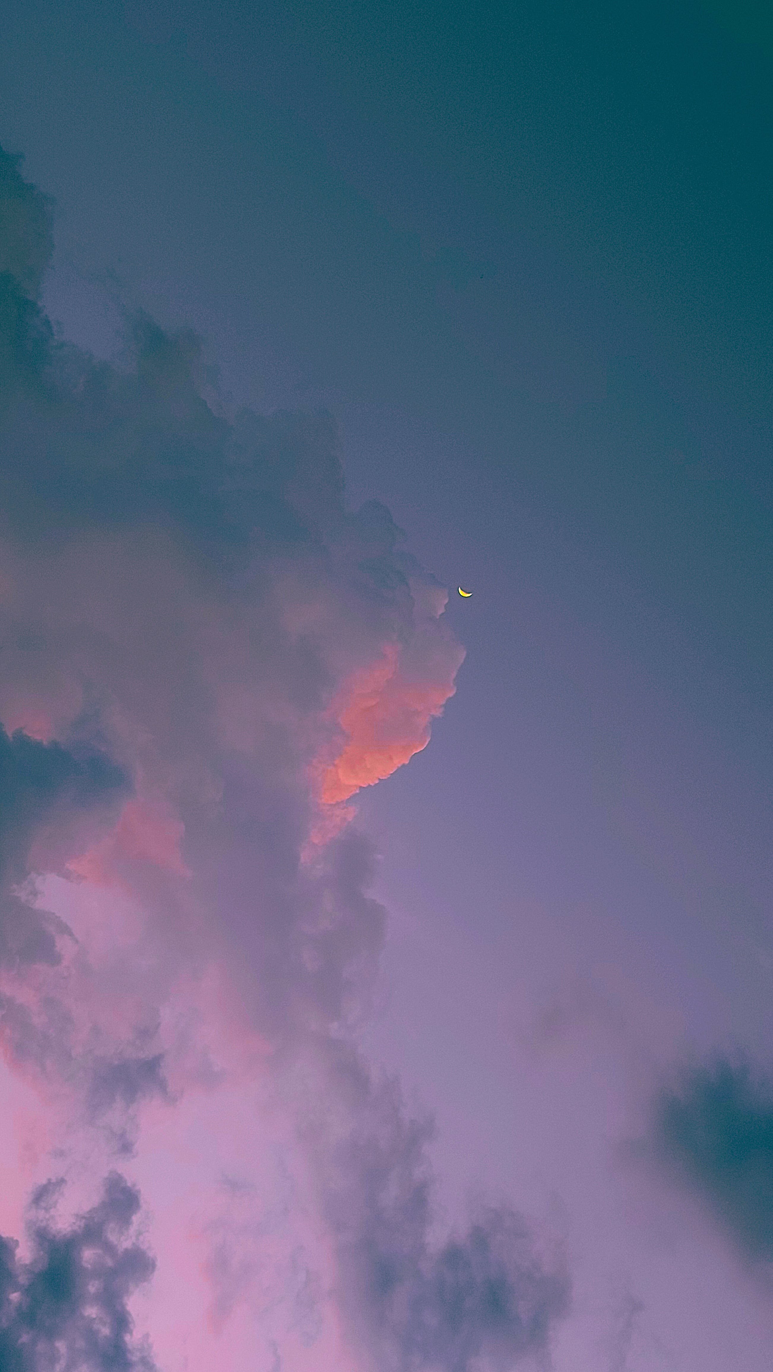 Wolken, Abendhimmel, Rosa, Petrol, Himmel, iPhone 17e, Sperrbildschirm