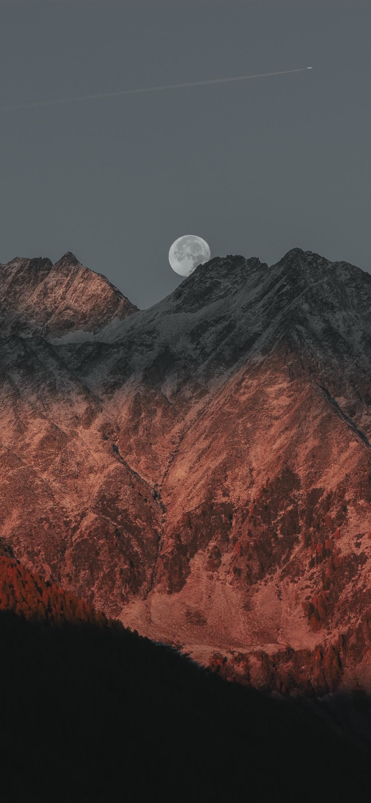 Berge, Mond, Alpenglühen, Dämmerung, Graublau, iPhone 17e, Sperrbildschirm