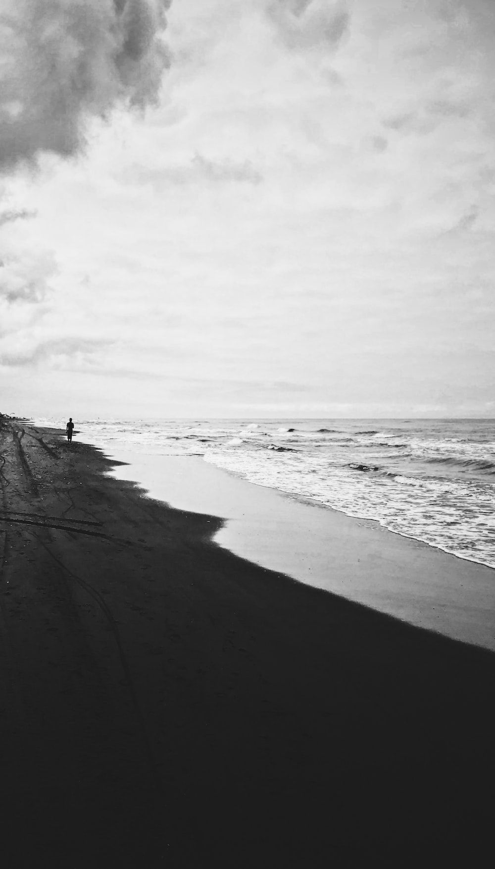 Strand, Meer, Wellen, Monochrom, Einsamkeit, HD, Hintergrundbild fürs Handy