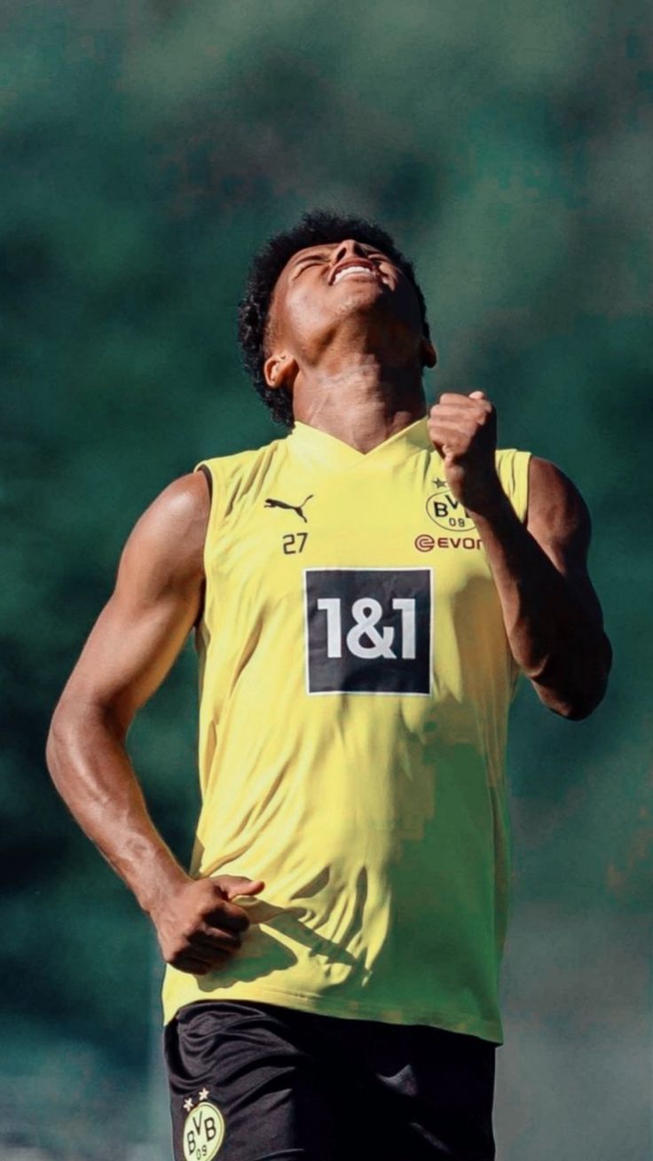 Borussia Dortmund, Fußballspieler, Training, Trikot, Grüner Hintergrund, Sperrbildschirm fürs iPhone
