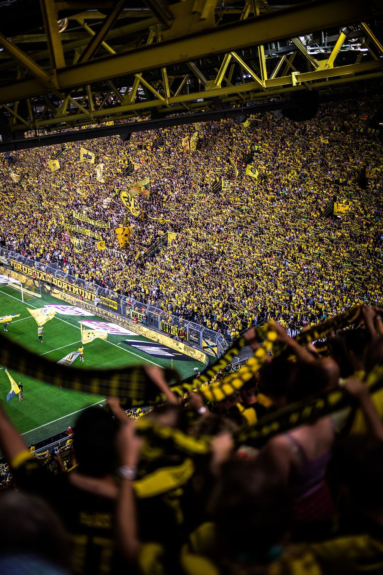 Südtribüne, Signal Iduna Park, Fans, Fahnen, Stimmung, Hintergrundbild für iPhone und Android