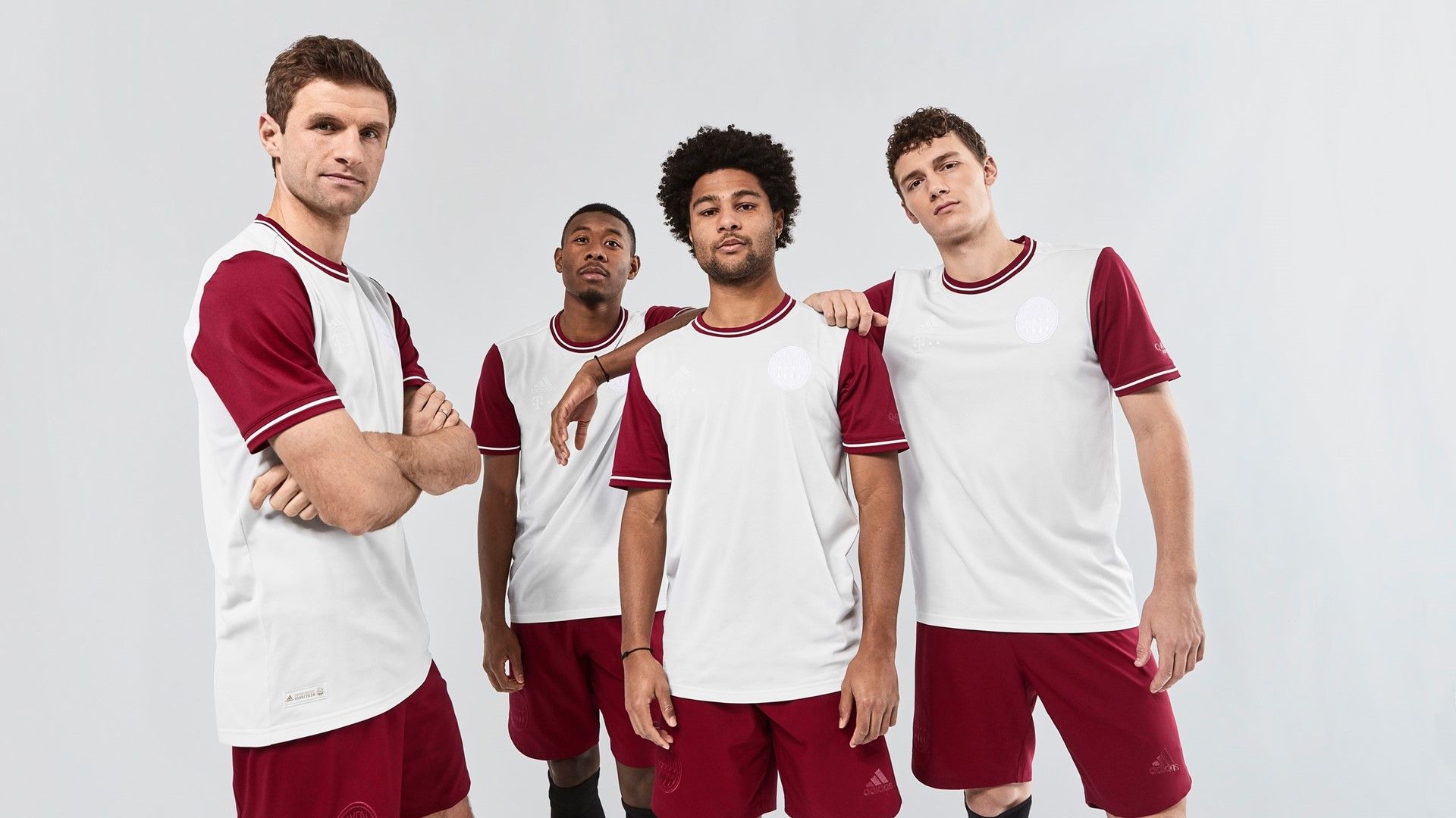 Thomas Müller, David Alaba, Serge Gnabry, Benjamin Pavard, FC Bayern München, Weiße Trikots, Full-HD-Hintergrundbild