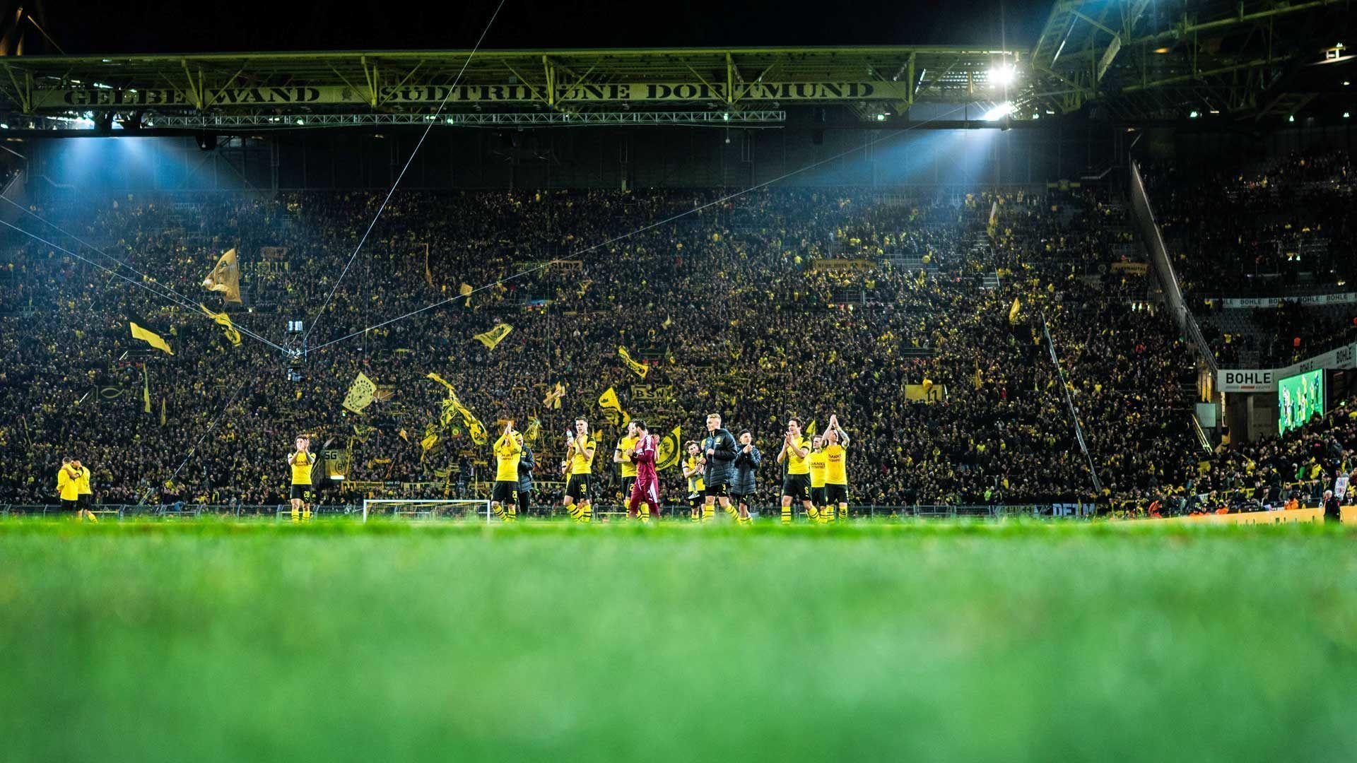 Signal Iduna Park, Borussia Dortmund, Mannschaft, Rasen, Fans, Flutlicht, Full-HD-Hintergrundbild für PC