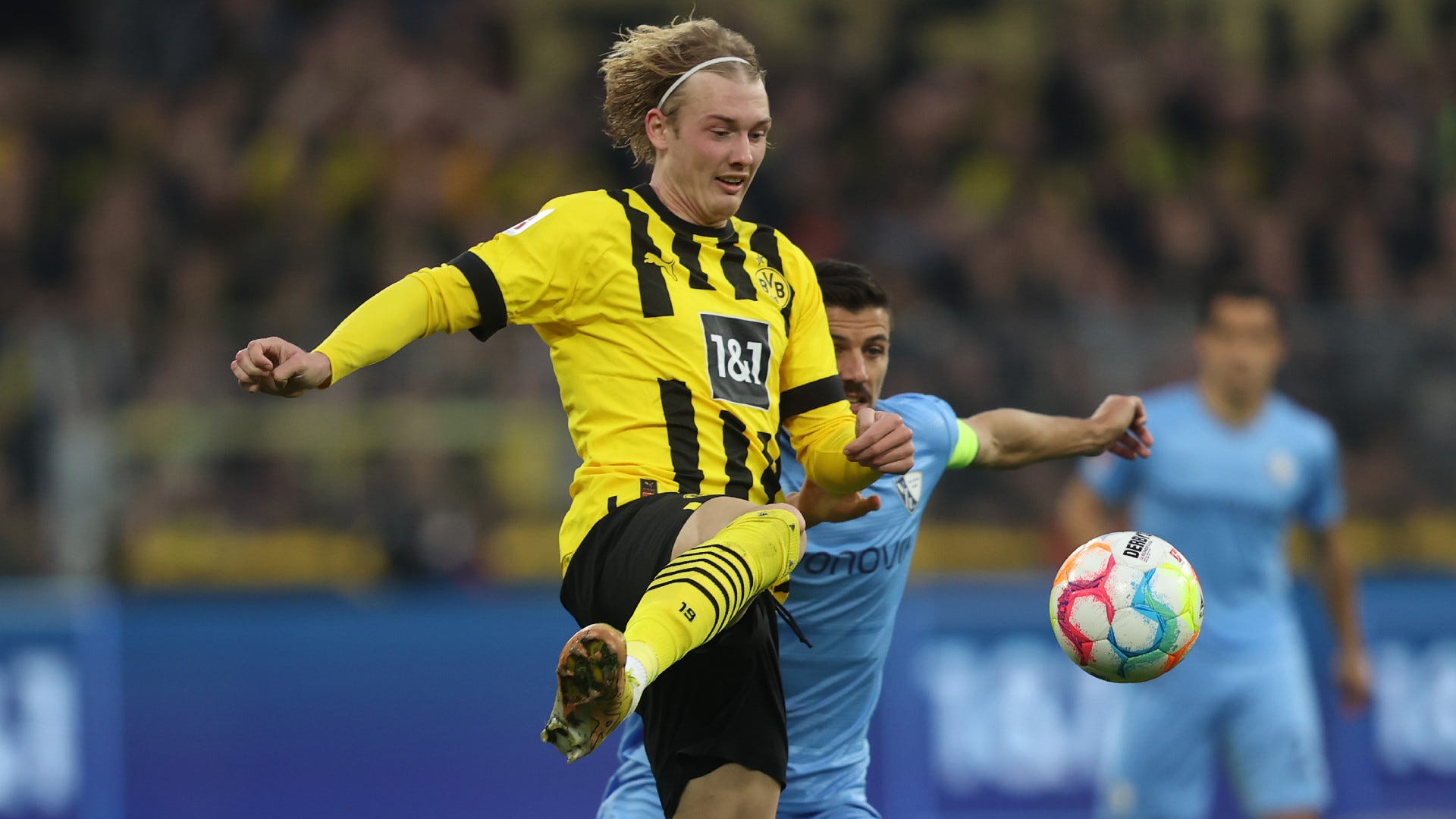 Julian Brandt, Borussia Dortmund, Zweikampf, Ball, Spielszene, 1920x1080, Desktop-Hintergrund