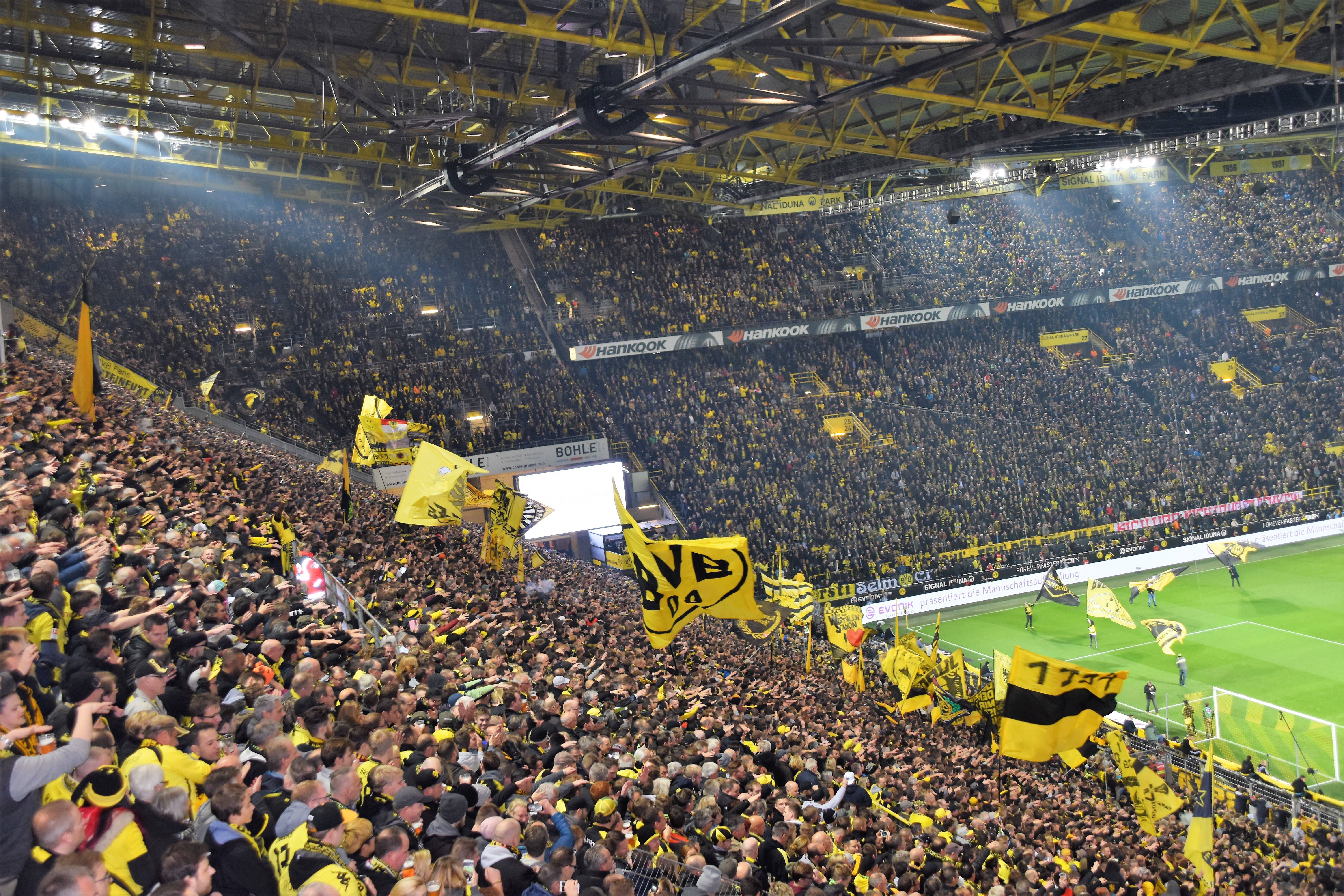 Signal Iduna Park, Südtribüne, Fans, Fahnen, Stadion, 6K, Hintergrundbild für den PC