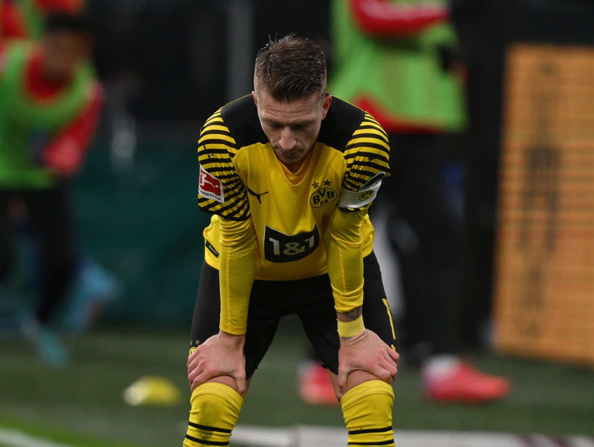 Marco Reus, Borussia Dortmund, Fußballspieler, Enttäuschung, Spielfeldrand, Full HD, Tablet-Hintergrund