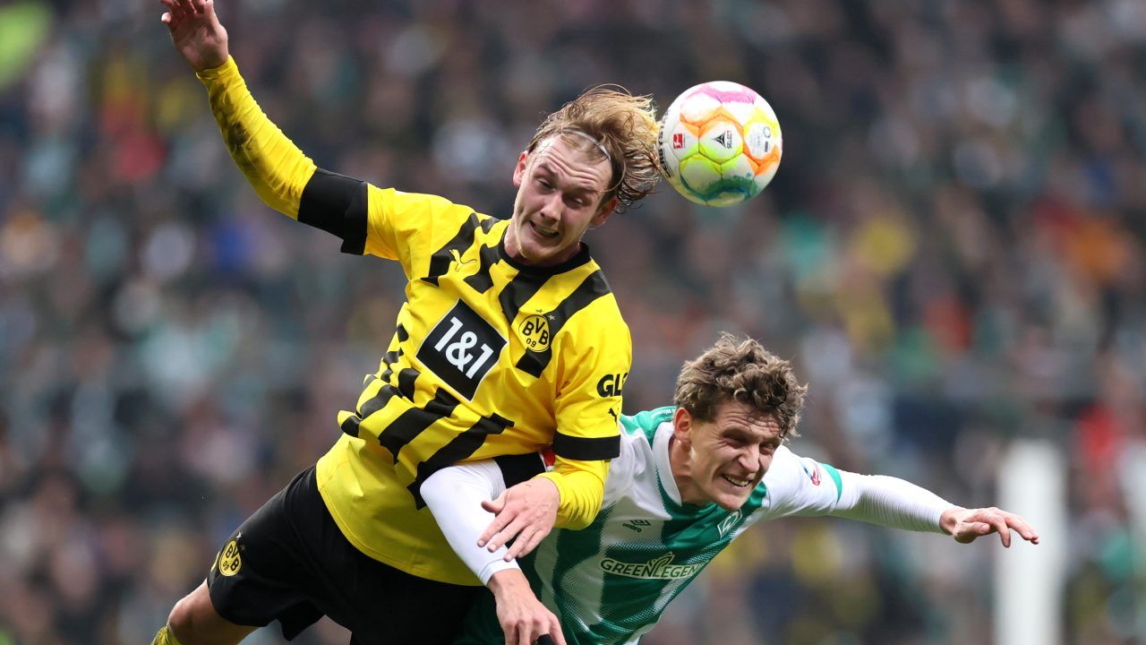 Julian Brandt, Borussia Dortmund, Kopfballduell, Zweikampf, Spielszene, HD-Hintergrundbild für PC