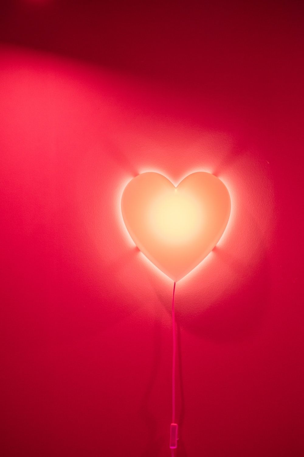 Neon-Herz, Rotes Licht, Leuchten, Rote Wand, HD, Sperrbildschirm fürs iPhone