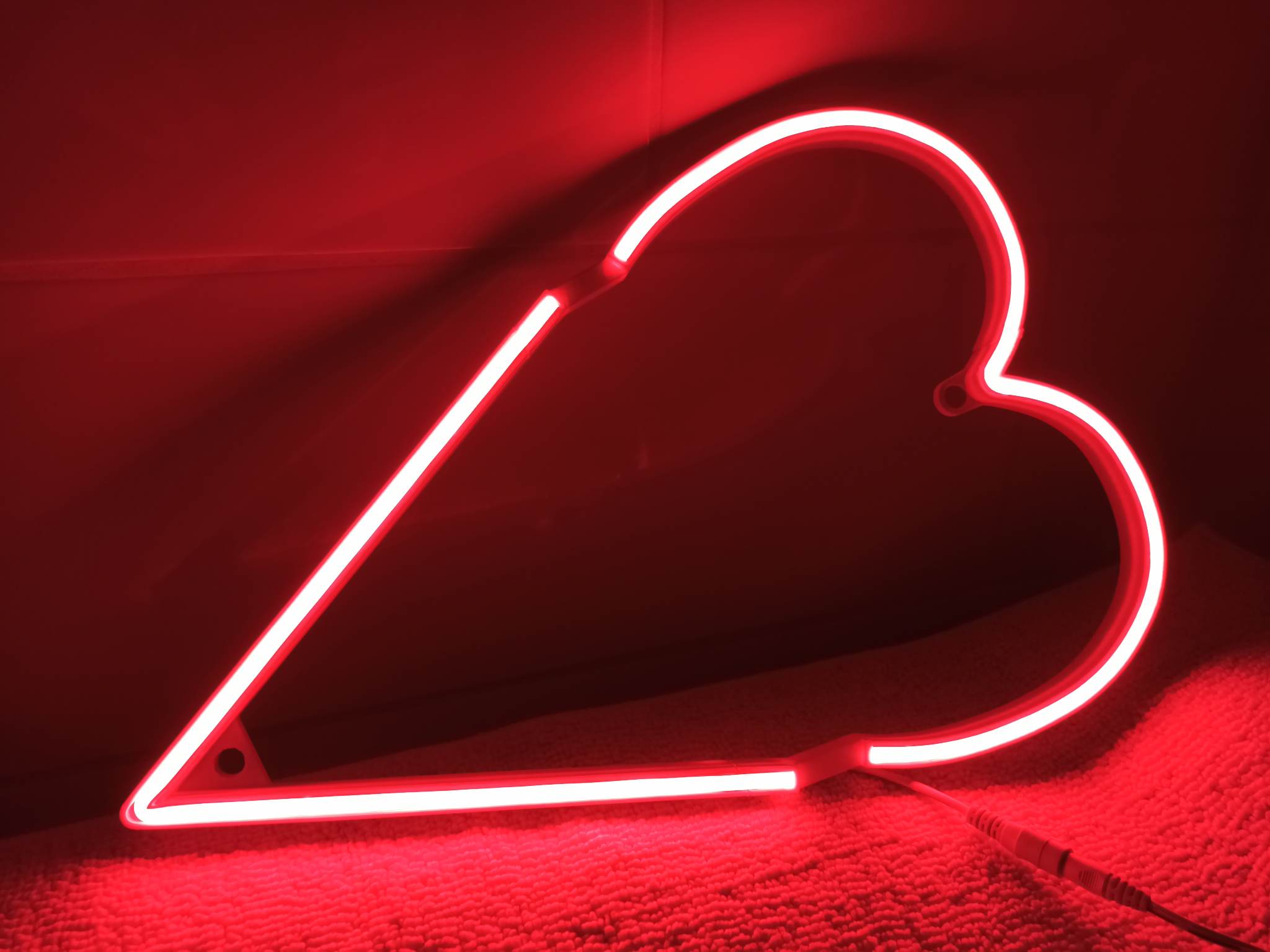 Neon-Herz, Rotes Licht, Leuchtreklame, Rot, Hintergrundbild für iPad und Tablet
