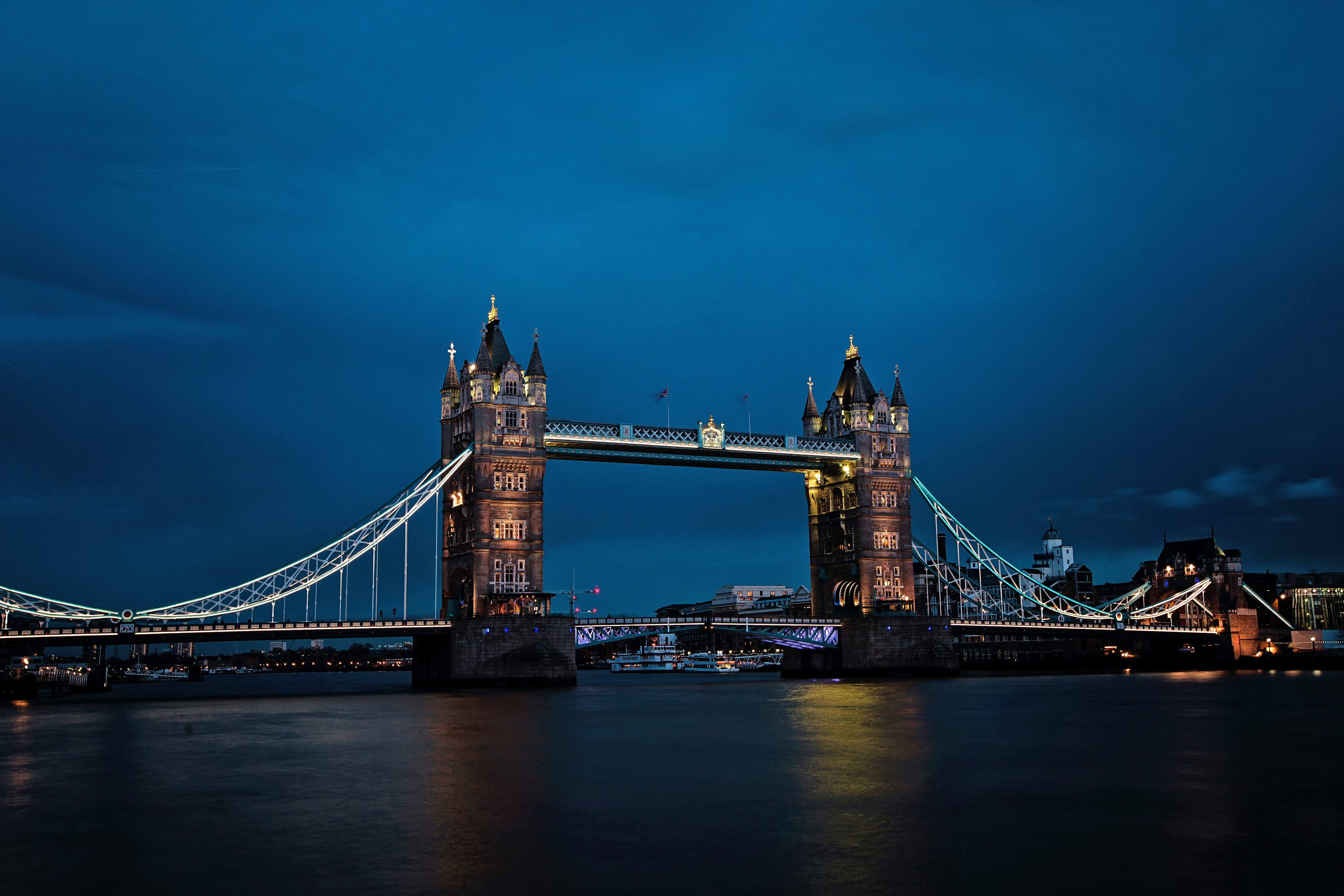 Tower Bridge, Themse, London, Blaue Stunde, Nacht, 5K, Hintergrundbild für den PC