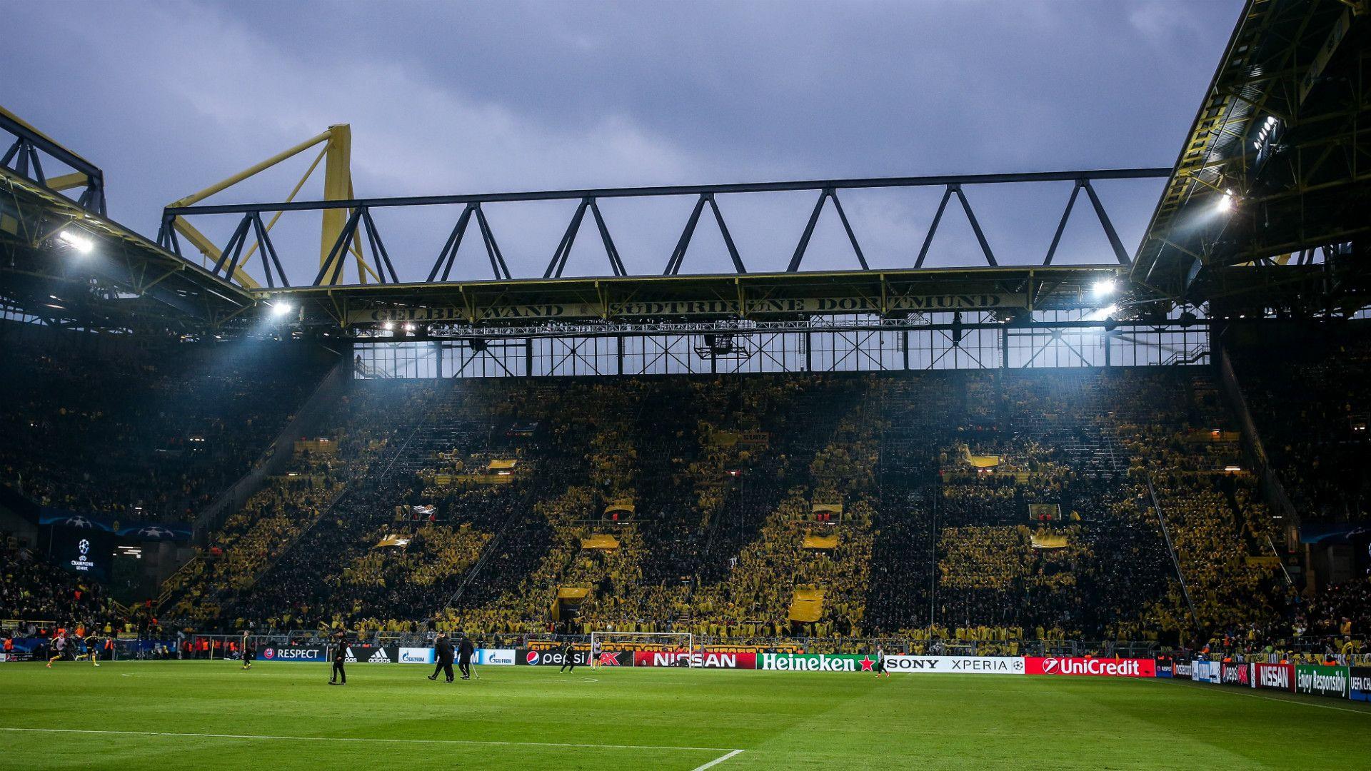 Signal Iduna Park, Südtribüne, BVB-Choreografie, Rasen, Flutlicht, Full HD, Desktop-Hintergrund
