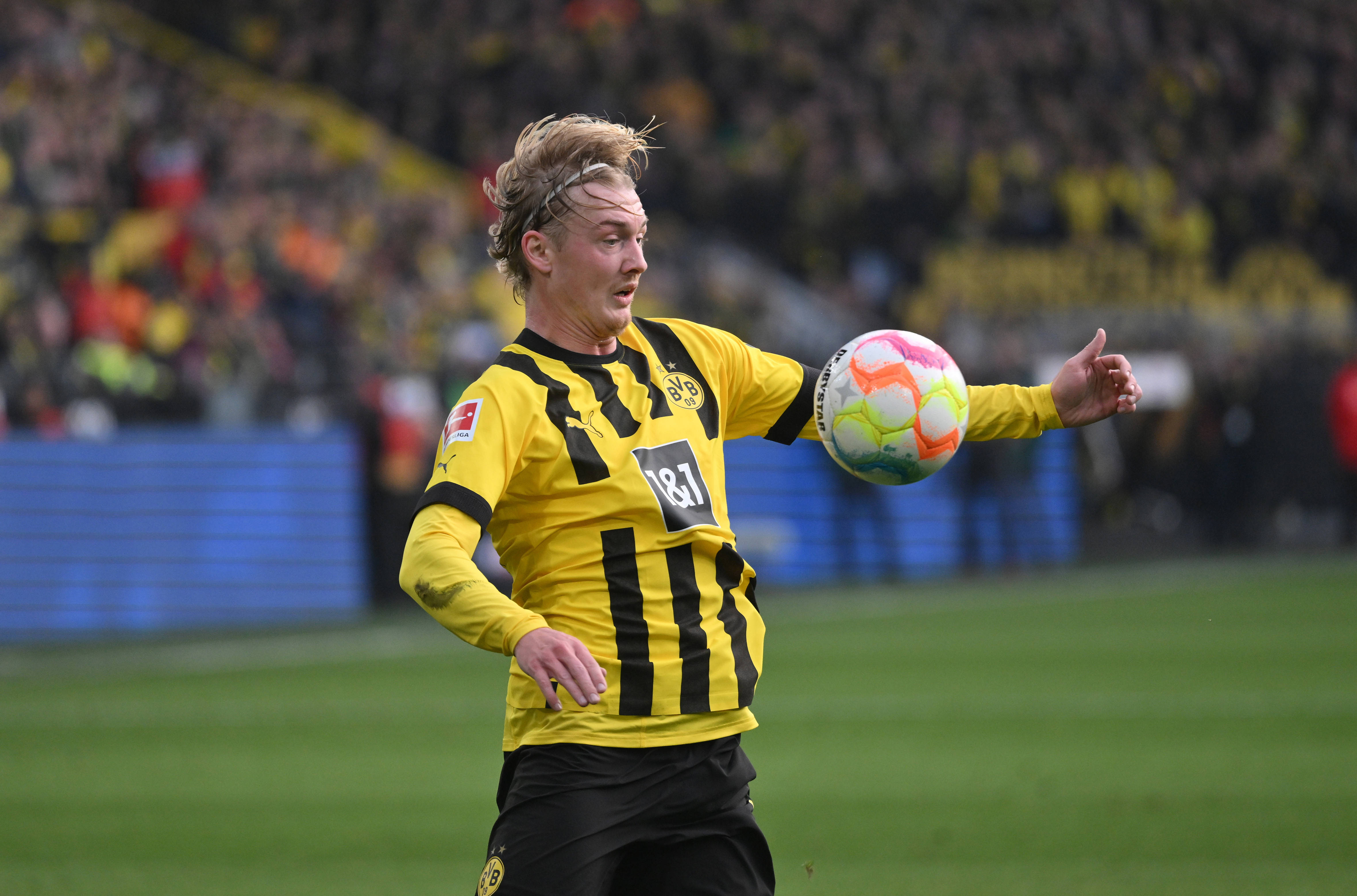 Julian Brandt, Borussia Dortmund, Ballkontrolle, Spielszene, Fußballspieler, 4K Wallpaper