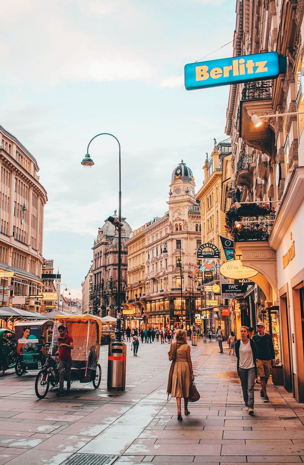 Kärntner Straße, Wien, Einkaufsstraße, Fiaker, Altbauten, Laterne, Hintergrundbild fürs Handy