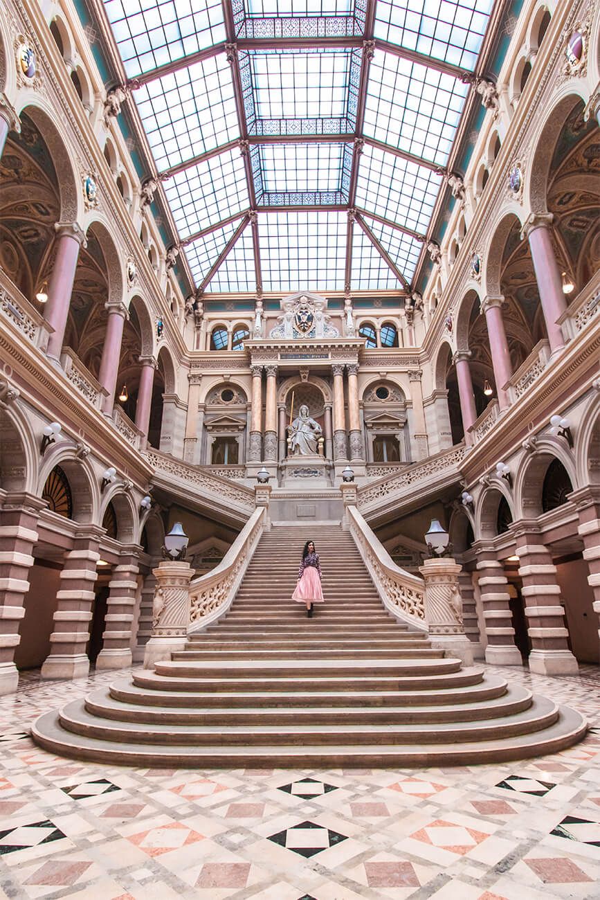Justizpalast, Wien, Treppenhaus, Glasdach, Säulenhalle, Symmetrie, Hintergrundbild fürs iPad