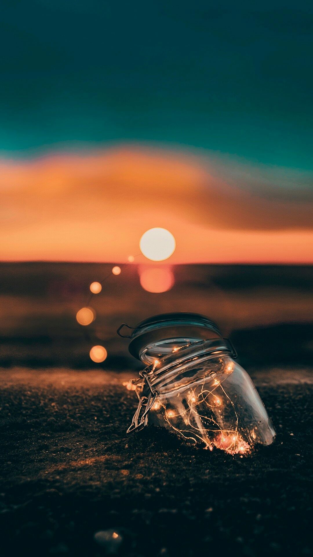 Glasflasche, Sonnenuntergang, Bokeh, Nahaufnahme, Orange, Türkis, Full HD, Handy-Hintergrundbild