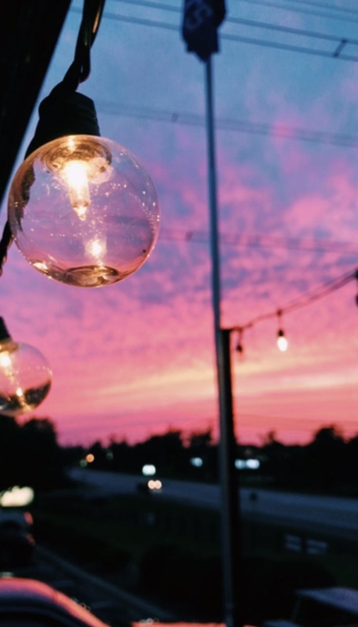 Glühbirne, Lichterkette, Abenddämmerung, Rosa Himmel, Stadt, HD, Handy-Hintergrundbild