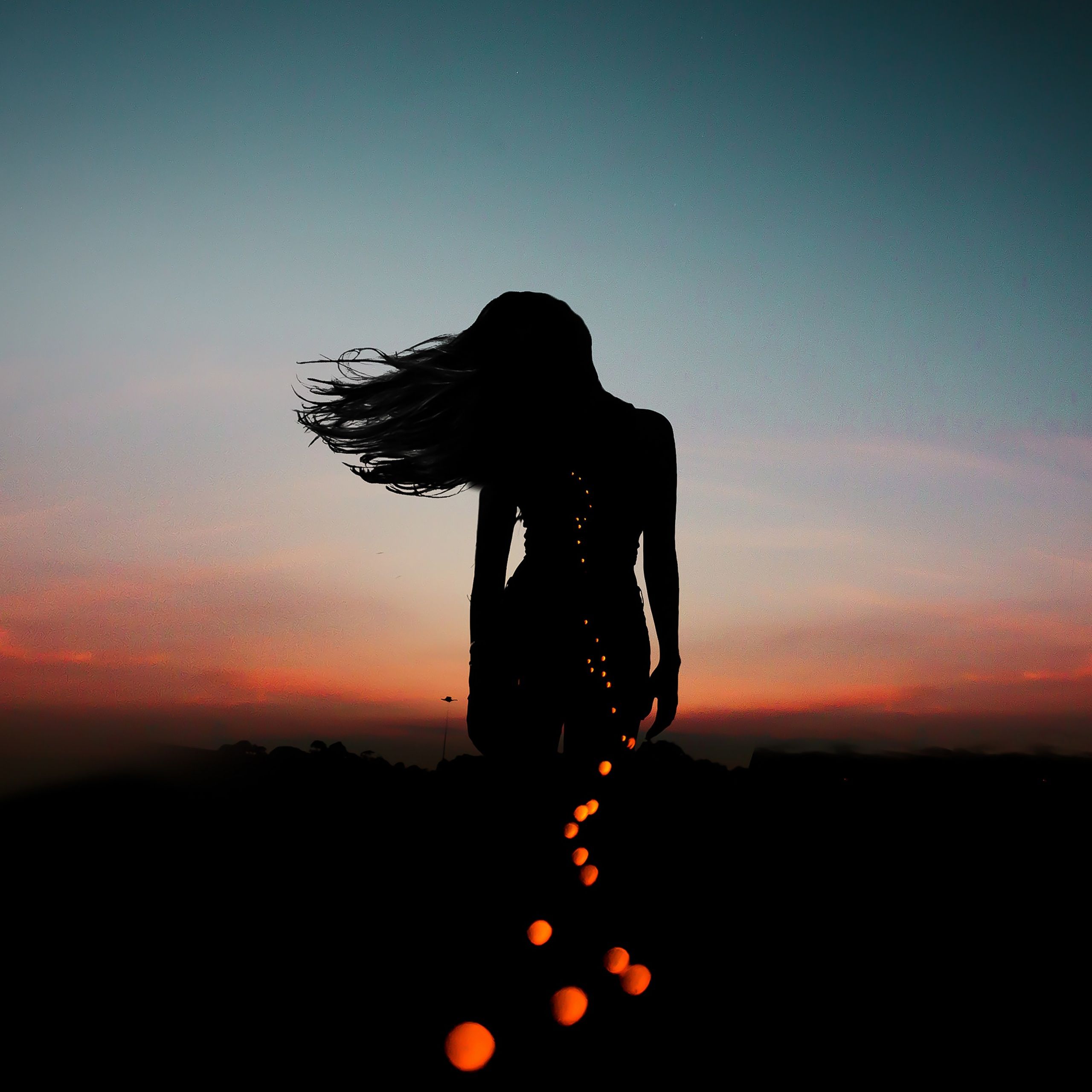 Frau, Silhouette, Wehendes Haar, Sonnenuntergang, Funken, 2K, iPad-Hintergrundbild