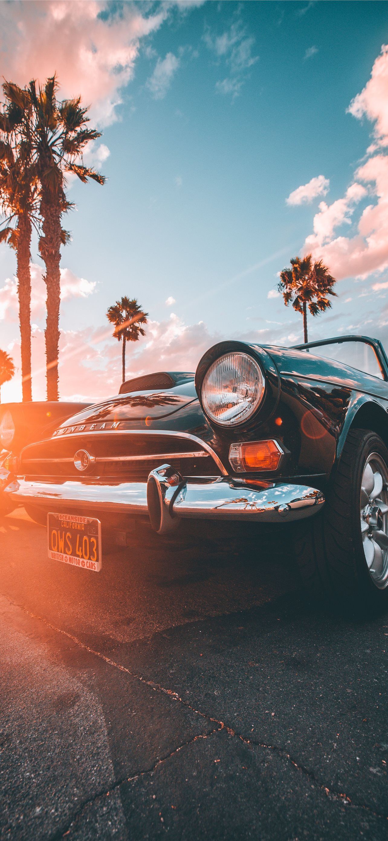 Oldtimer, Palmen, Blauer Himmel, Sonnenlicht, Nahaufnahme, 1284x2778, Handy-Hintergrund