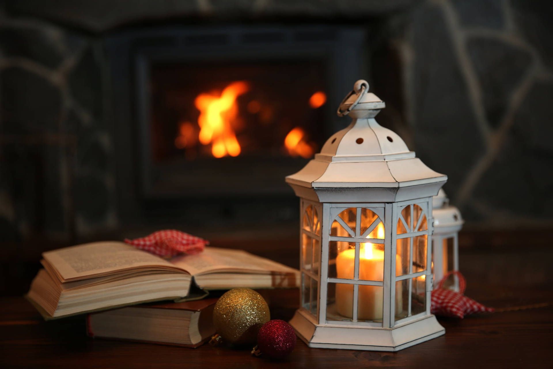Kaminfeuer, Laterne, Bücher, Kerze, Gemütlich, Weihnachten, Full HD, Windows-Hintergrundbild