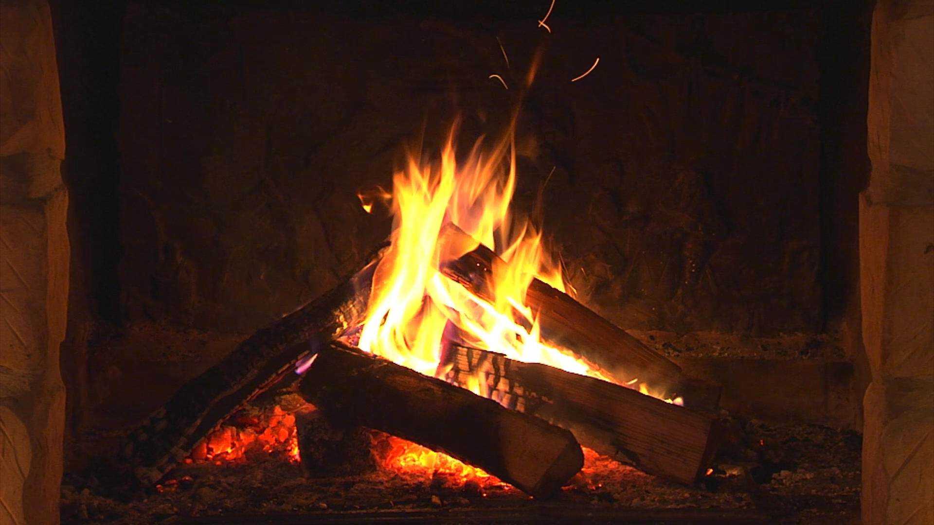 Holzfeuer, Flammen, Holzscheite, Glut, Dunkel, 16:9, Full-HD-Hintergrundbild für den Desktop