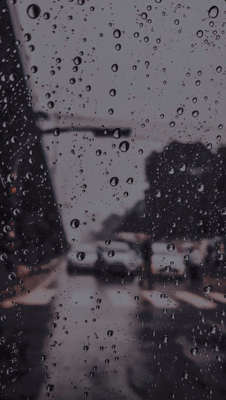 Regentropfen, Straßenkreuzung, Autos, Ampel, Grauer Himmel, Hintergrundbild fürs Handy