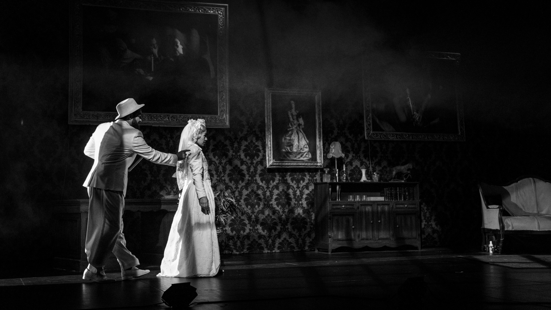 Theater, Bühnenbild, Schauspieler, Schwarzweiß, Kostüme, 1920x1080, Desktop-Hintergrund