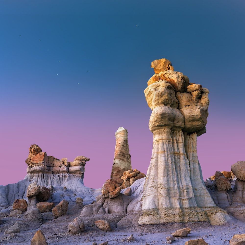 Felsformationen, Hoodoos, Wüste, Lila Himmel, Badlands, Hintergrundbild für iPad und Tablet