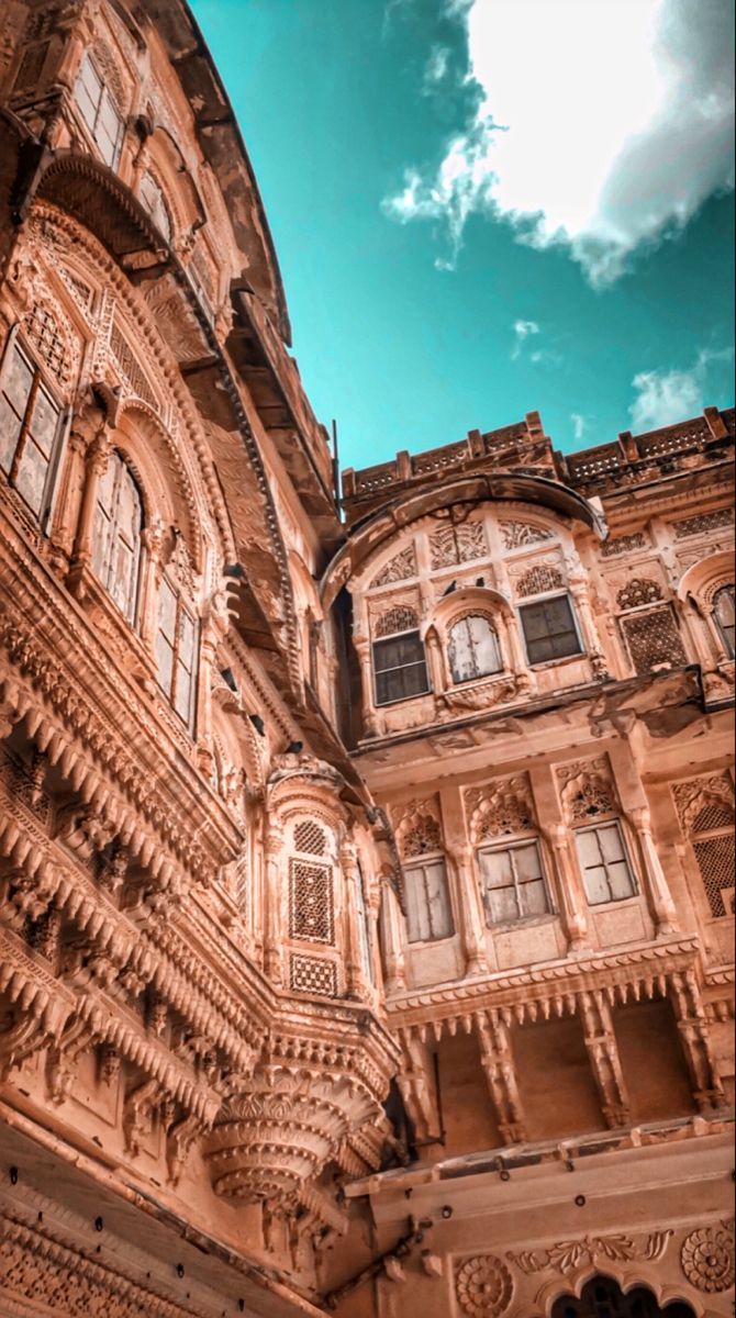 Haveli, Rajasthan, Sandsteinfassade, Balkone, Froschperspektive, Blauer Himmel, Handy-Hintergrundbild