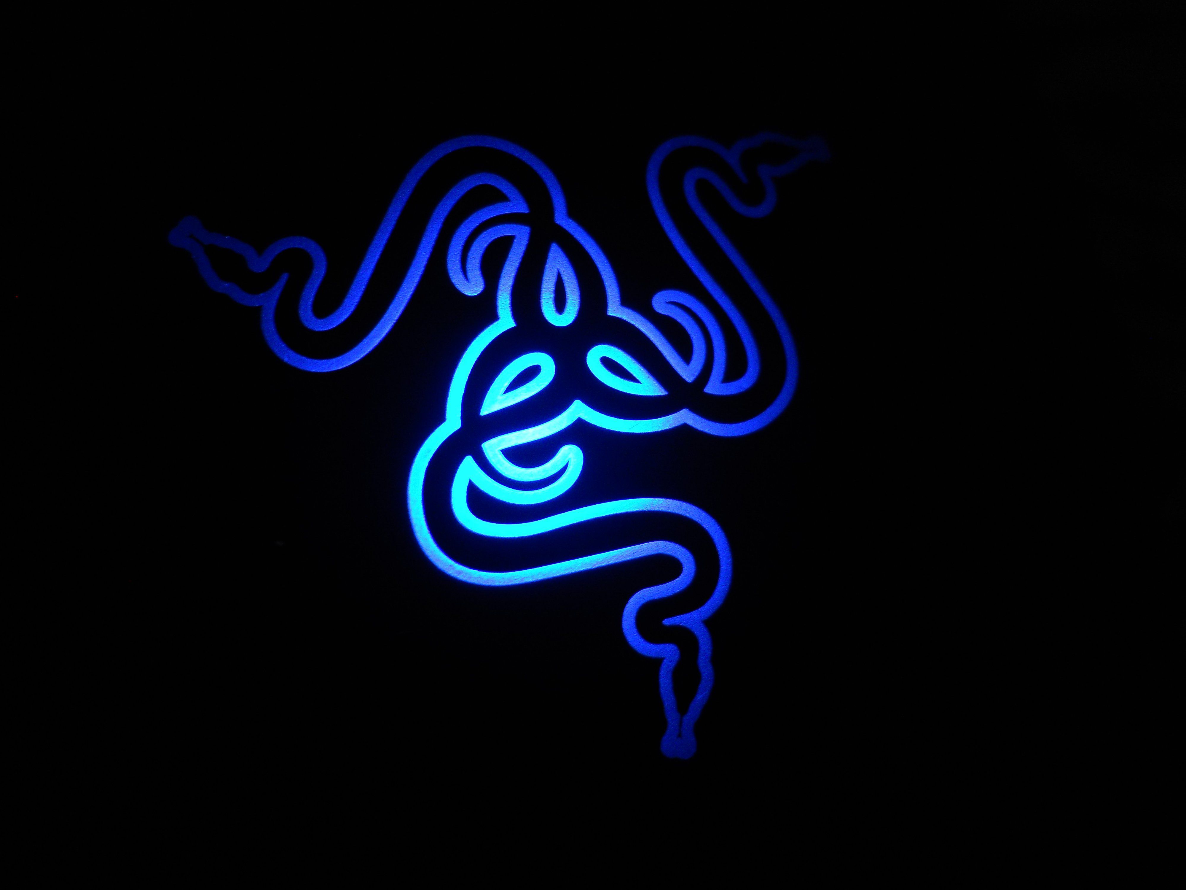 Razer, Blaues Logo, Leuchtend, Schwarz, 4K, iPad-Hintergrundbild