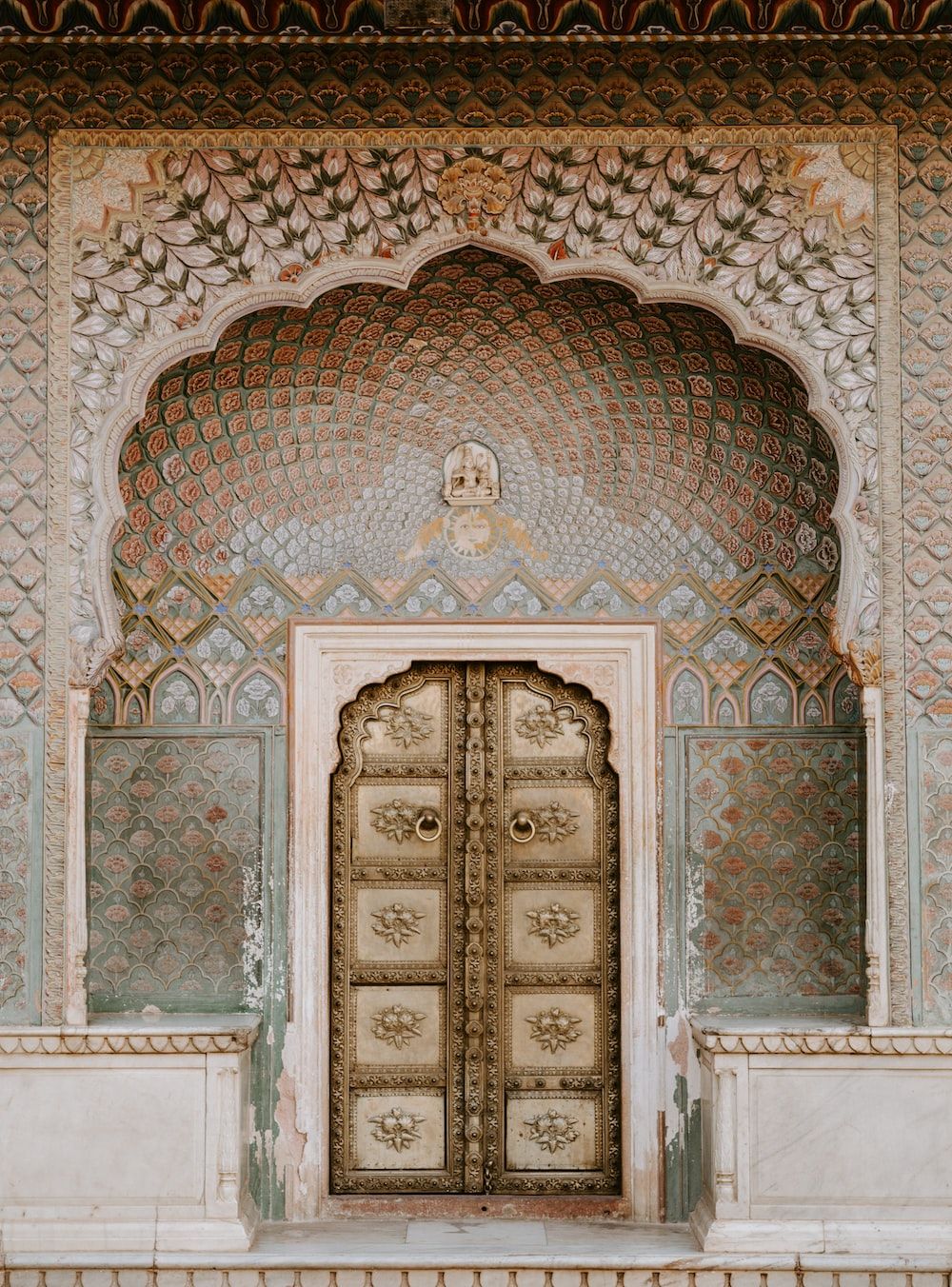 Stadtpalast (Jaipur), Jaipur, Rajasthan, Verzierte Tür, Torbogen, Ornamente, Tablet-Hintergrundbild