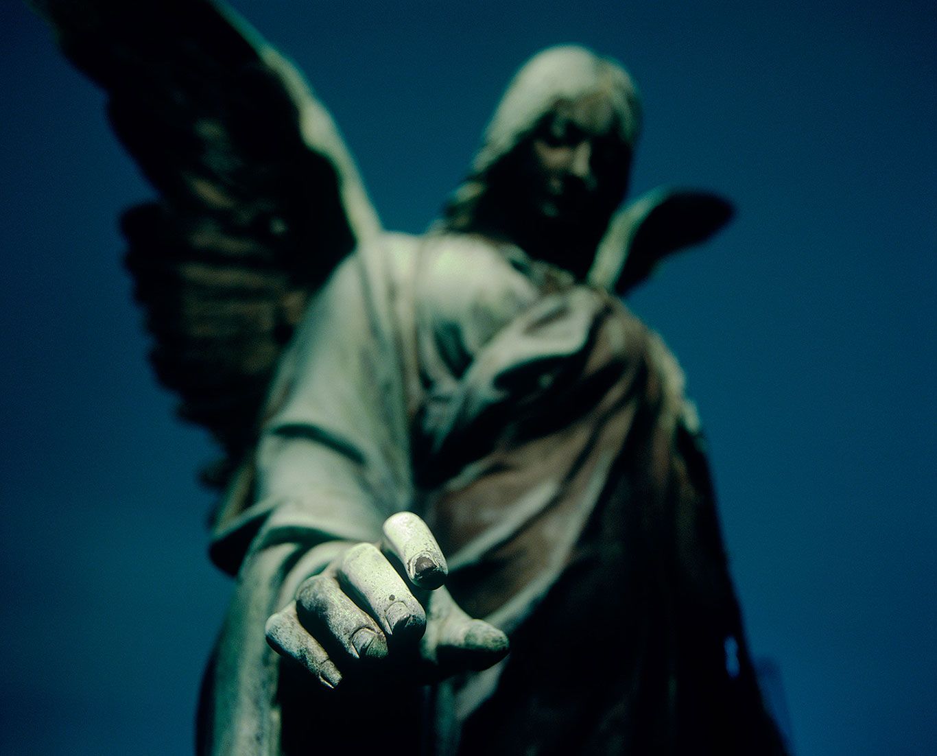 Engelsstatue, Grünspan, Flügel, Unschärfe, Skulptur, HD, Hintergrund für den Desktop
