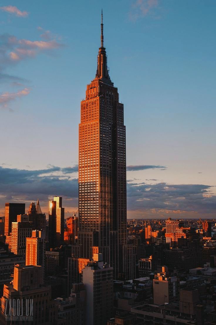 Empire State Building, Manhattan, New York City, Wolkenkratzer, Abendlicht, Blauer Himmel, Hochformat-Hintergrundbild