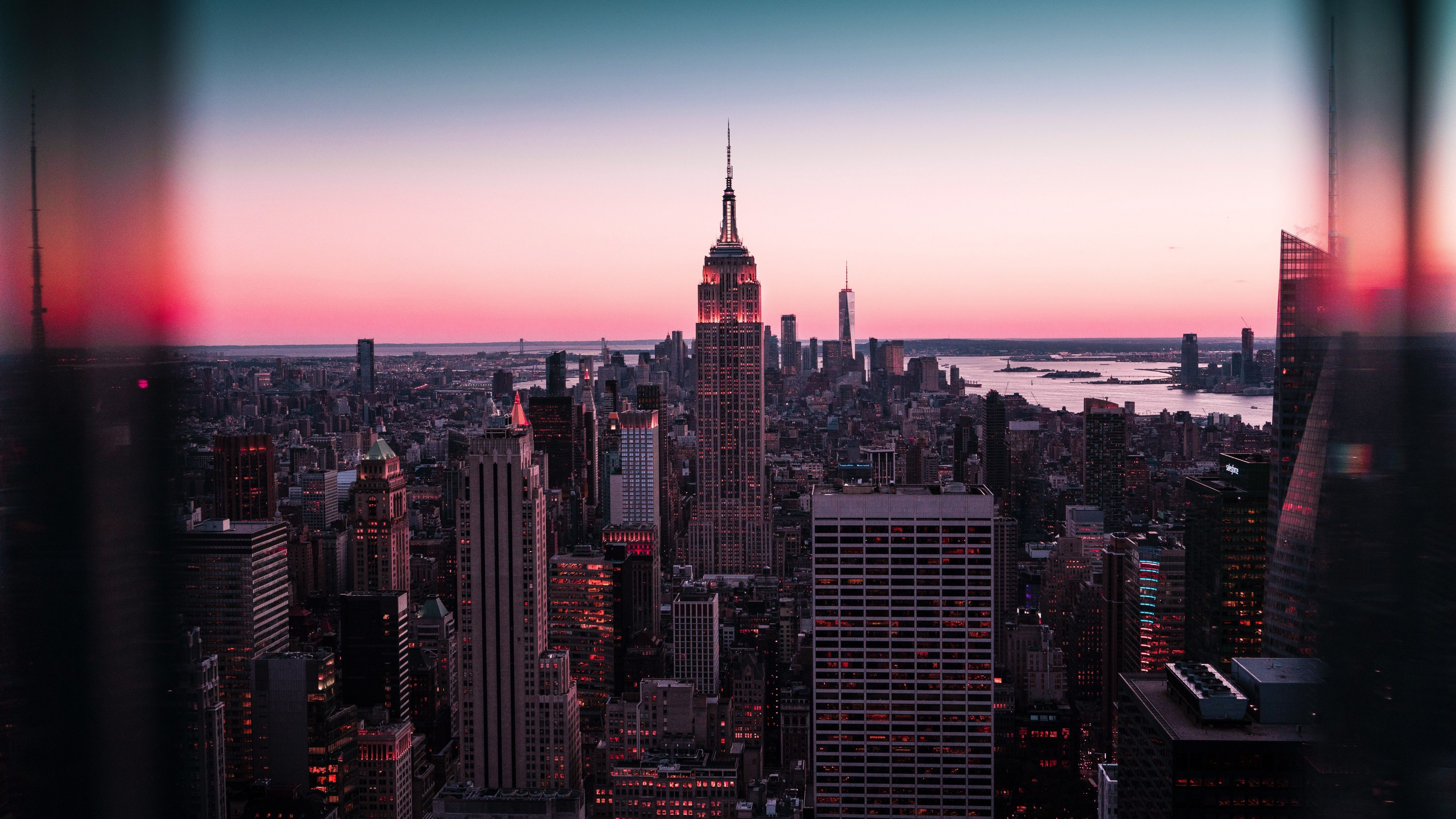 Empire State Building, Manhattan, Blick durchs Fenster, Sonnenuntergang, Rosa Himmel, Großstadt, 5K Wallpaper