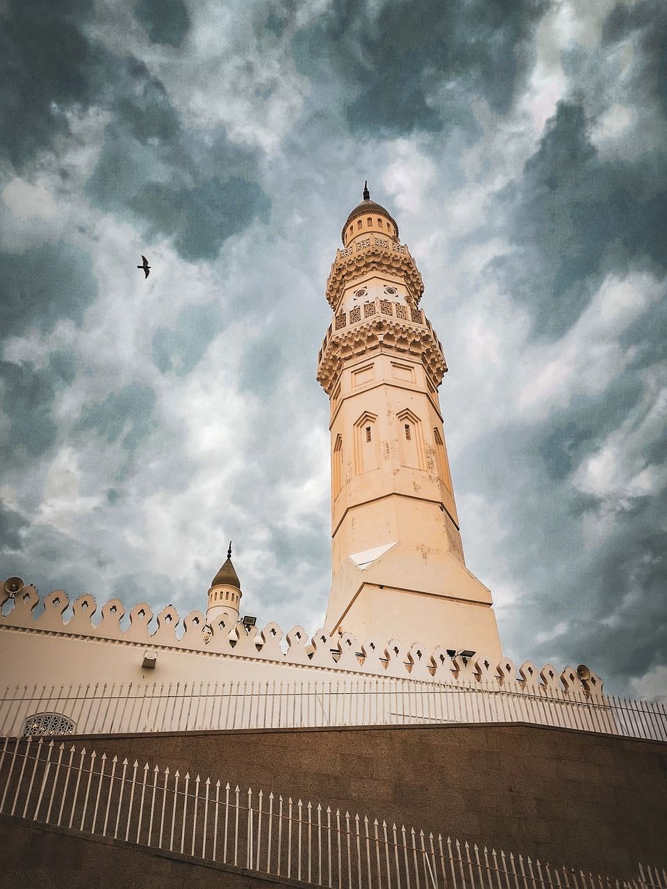 Minarett, Moschee, Wolkenhimmel, Froschperspektive, Dramatisch, Hintergrundbild fürs Tablet