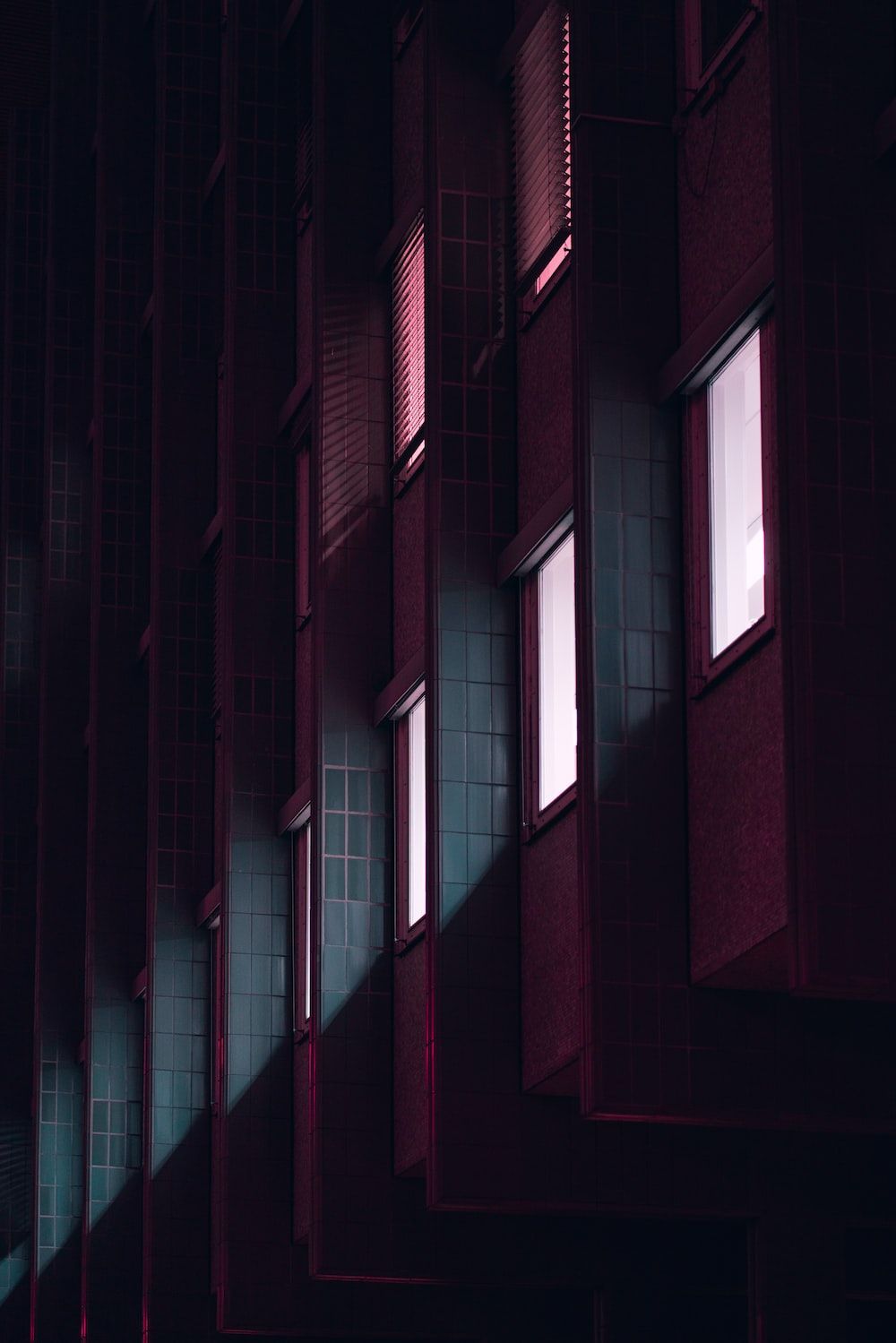 Fenster, Fassade, Dunkel, Abstrakt, Lichtstreifen, HD, Hintergrundbild fürs Tablet